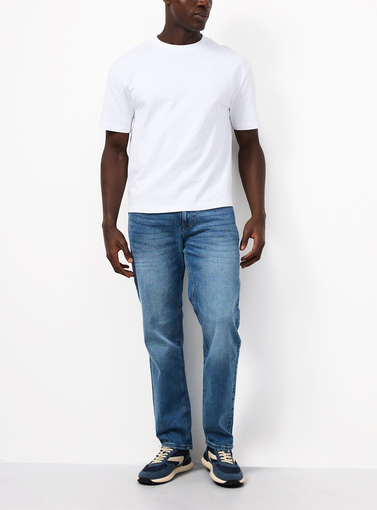 Mid Wash Jeans in Straight Fit  44L - Image 2 thumbnail